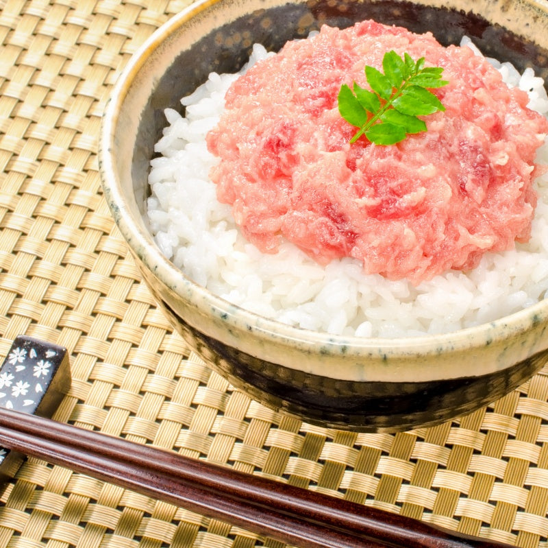 送料無料 ネギトロ ねぎとろ 本マグロ入り王様のネギトロ 100g×3パック 合計 300g 原料に本マグロを30%配合し、まぐろたたき風に仕上げました ネギトロ丼 本まぐろ メバチマグロ まぐろ マグロ 鮪 刺身 寿司 業務用 豊洲市場 豊洲市場 ギフト