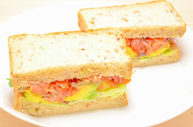 送料無料 訳あり スモークサーモン 切り落とし 業務用 500g サーモン 鮭 ワケアリ わけあり 訳アリ 刺身 オードブル サラダ 豊洲市場 料理レシピ