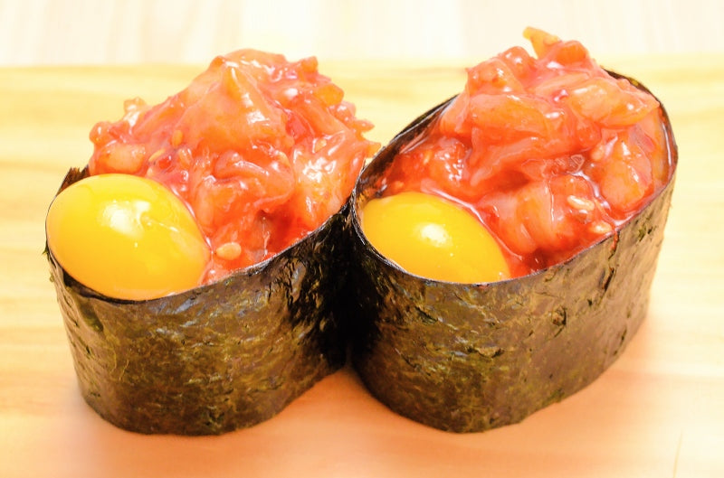 送料無料 えんがわ ユッケ風 90g 小分け45g×2パック 韓国風のピリ辛タレでユッケ風に仕上げました。【えんがわ エンガワ 縁側 ユッケ 韓国風 海鮮惣菜 ご飯のお供 おかず おつまみ 珍味 酒の肴 豊洲市場】