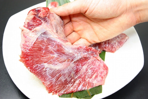 送料無料 まぐろ ホホ肉 幻のまぐろほほ肉 1kg 生でお刺身OK⇒当店だけかも!?超高鮮度。100%スーパーでは買えません!【まぐろ マグロ 鮪 豊洲市場 豊洲市場 ホホ肉 頬肉 まぐろビンタ焼き ステーキ ギフト】