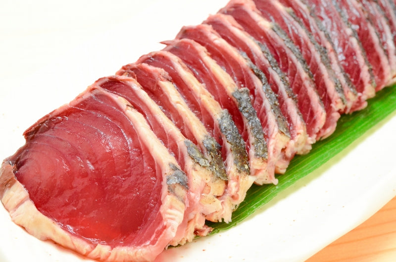 送料無料 かつおのたたき 250〜300g前後×1サク 香ばしい炭火焼の鰹たたき!お刺身用の超新鮮なカツオをたたきに【カツオたたき かつおたたき 鰹たたき 鰹のタタキ 塩かつお トロかつお トロカツオ 初がつお 戻りがつお 寿司 ギフト】