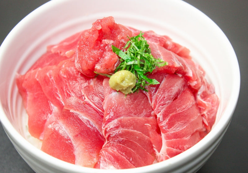 送料無料 訳あり マグロ メバチマグロ 上 1kg 切り落とし 詰め合わせ!業界最安値に挑戦【冷凍 刺身 訳アリ わけあり ワケアリ まぐろ マグロ 鮪 めばちまぐろ まぐろ丼 まぐろ漬け 豊洲市場 海鮮丼 ギフト】