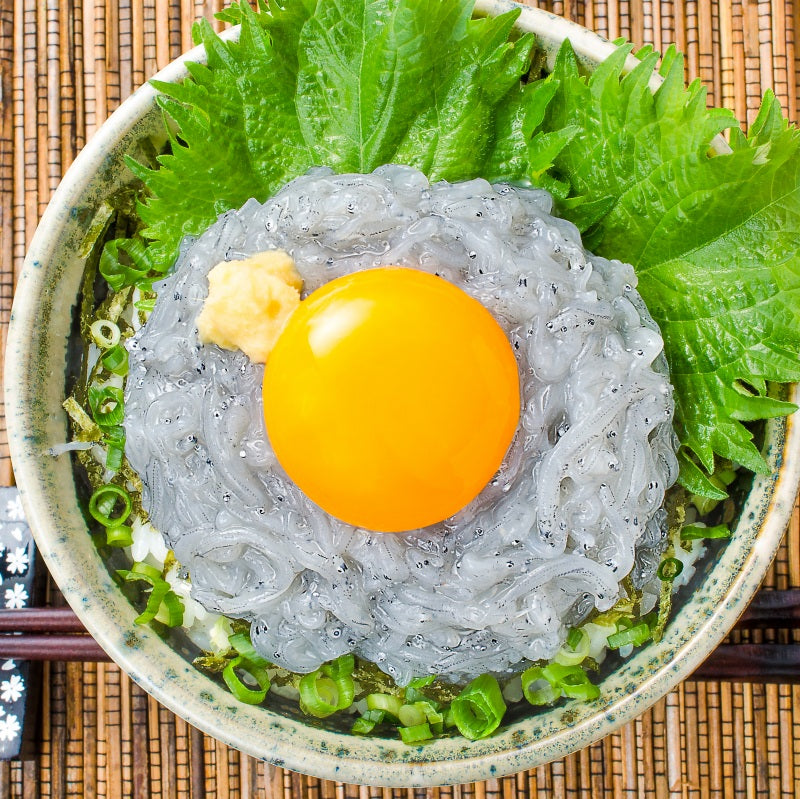 送料無料 生しらす 生シラス500g 100g×5パック 8〜10人前 超新鮮な無添加の国産天然生しらす 極上の生しらす丼をご家庭で。【冷凍生しらす 生シラス丼 駿河湾産 江ノ島 鎌倉 静岡産】