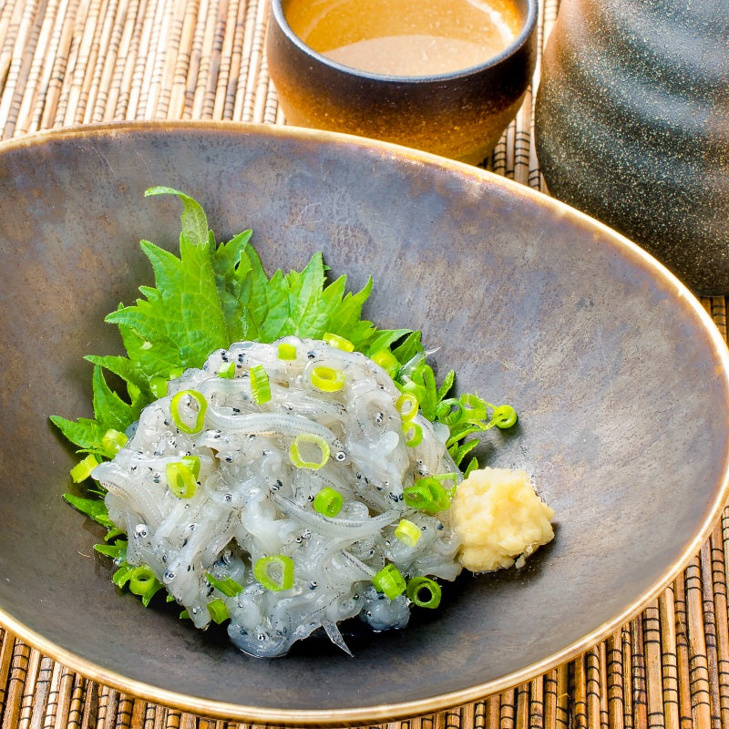 送料無料 生しらす 生シラス500g 100g×5パック 8〜10人前 超新鮮な無添加の国産天然生しらす 極上の生しらす丼をご家庭で。【冷凍生しらす 生シラス丼 駿河湾産 江ノ島 鎌倉 静岡産】