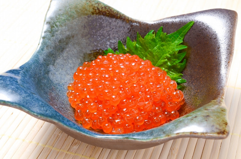 送料無料 塩イクラ 200g 小分けパック 厳選の国産3特グレードの本格塩イクラ!皮までトロける上物。ギフトに大人気! 【塩いくら いくら塩漬け いくら丼 イクラ丼 海鮮丼 北海道 三陸 サーモン 鮭 豊洲 寿司 料理 ギフト】