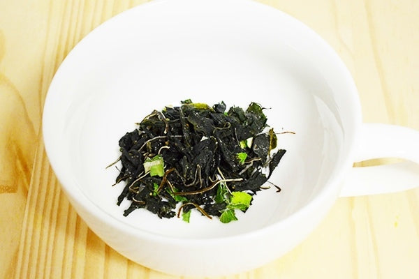 メール便 送料無料 わかめスープ 90g 約22杯×3パック めかぶとがごめ昆布入りワカメスープ【メカブ 雌株 がごめこんぶ ワカメスープ インスタントスープ フリーズドライ 即席 ポイント 消化 送料無料】【常温商品】