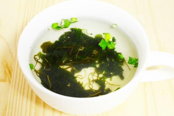 メール便 送料無料 わかめスープ 90g 約22杯×2パック めかぶとがごめ昆布入りワカメスープ【メカブ 雌株 がごめこんぶ ワカメスープ インスタントスープ フリーズドライ 即席 ポイント 消化 送料無料】【常温商品】