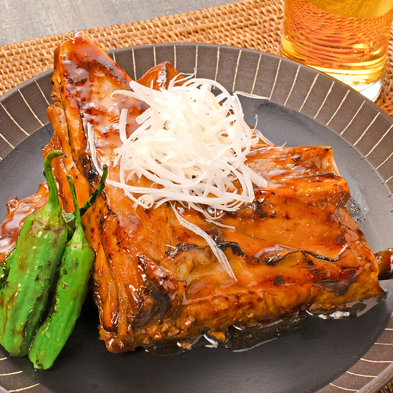 まぐろカマ 2kg 塩をふって焼くだけで本当に旨い 脂が抜群にのったまぐろカマトロをたっぷりと まぐろかま まぐろカマ マグロカマ 鮪 マグロ かま カマ BBQ バーベキュー 焼魚 築地市場 豊洲市場