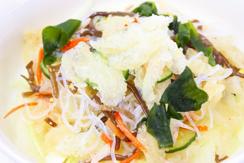 送料無料 お刺身くらげ 500g タレ付 知っていますかお刺身くらげ！？ヘルシーでコリコリっとしたクラゲの食感がクセになる旨さ【くらげ クラゲ お刺身くらげ 中華クラゲ お刺身 海藻サラダ 豊洲市場 業務用】